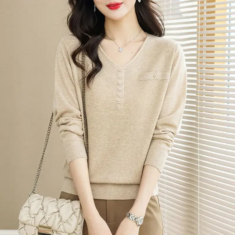 2024 New Women's Knitted Top Autumn Slimming Stylish Base Layer V-Neck Pullover Mother's Loose-Fit Clothing