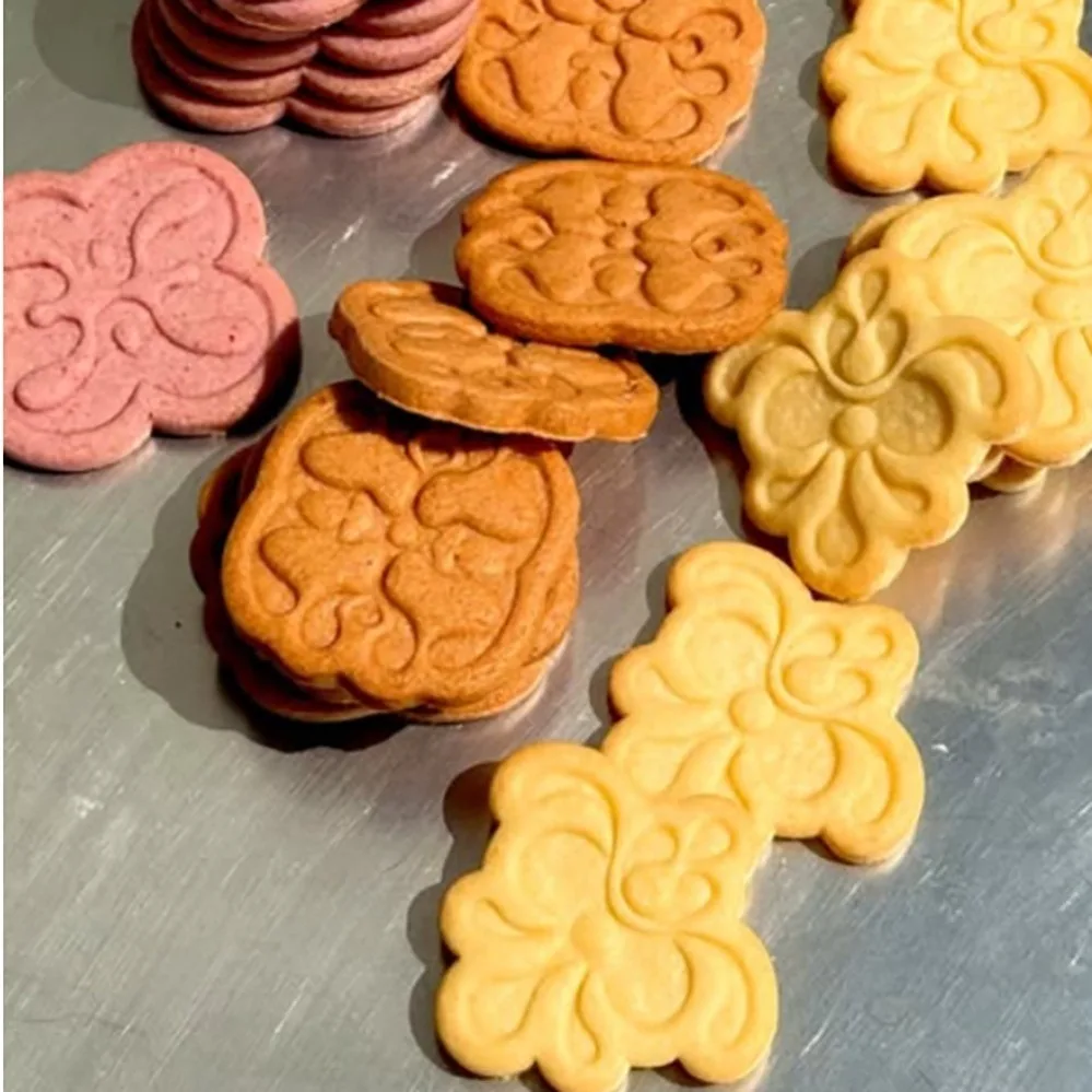 French Traditional Totem Cookie Mold DIY Stamp Cookie Cutters Baking Accessories Homemade