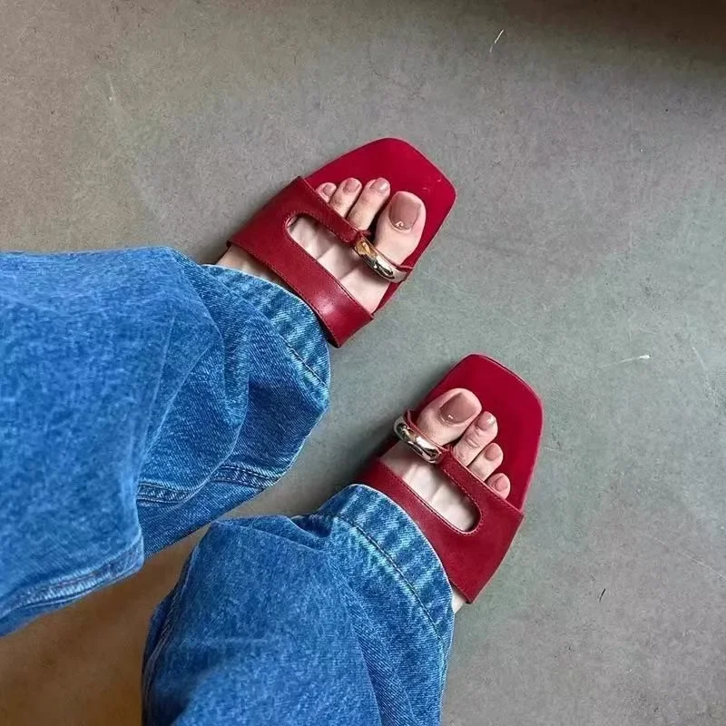 

2025 Hot Seller Women's Light Slippers Summer New Square Head Metal Buckle Cover Toe Soft Sole Anti-slip Wear-resistant Sandals