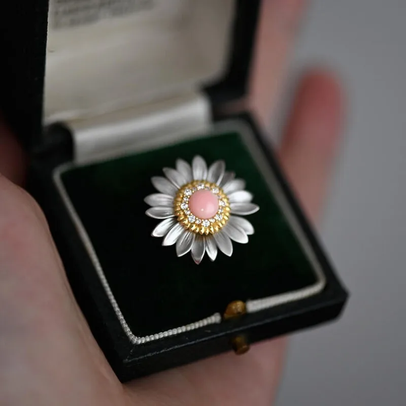 Xiaohongshu نفس نمط القرون الوسطى أواخر الصيف ديزي حلقة مفتوحة المرأة المتخصصة الأزياء الخفيفة الفاخرة الرجعية مجوهرات أنيقة