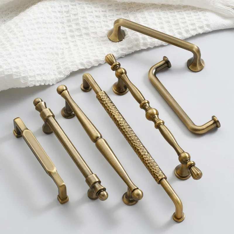French Aesthetic Cabinet Door Handle Antique Single-Hole Knob Vintage Wardrobe Drawer Round Ball Pull Kitchen Furniture Hardware
