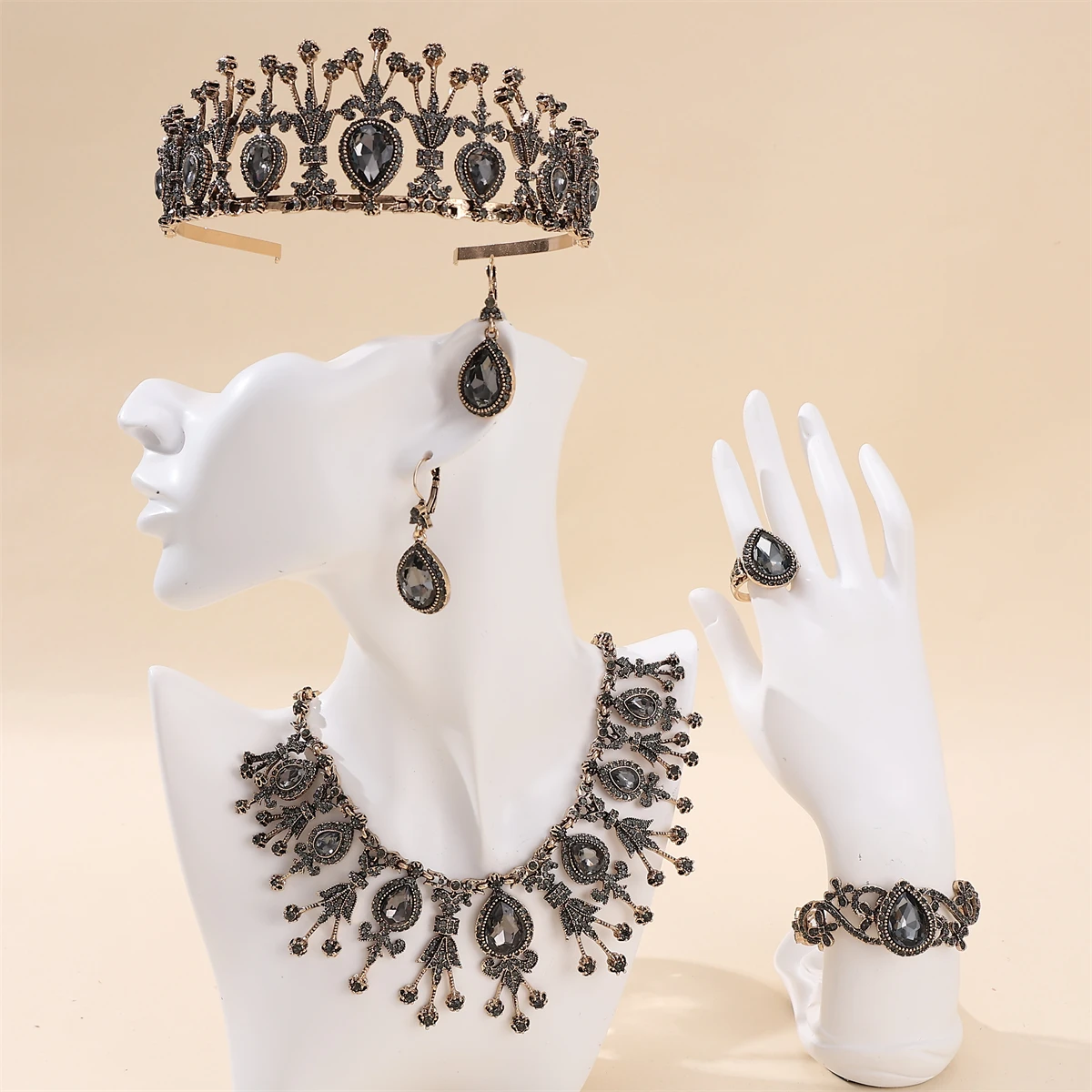 

A Set Of Exquisite Jewelry Sets Algerian Brides Wear Headdresses Necklaces Earrings Rings Bracelets And Crowns