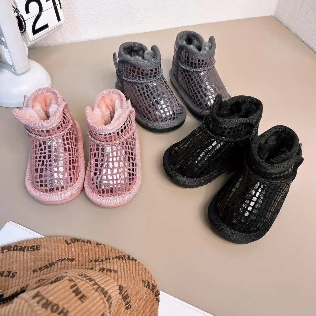 Botas cálidas para niños, zapatos rosas de terciopelo, antideslizantes, suaves, de algodón, con patrón de zapatos, color gris, invierno, 2024