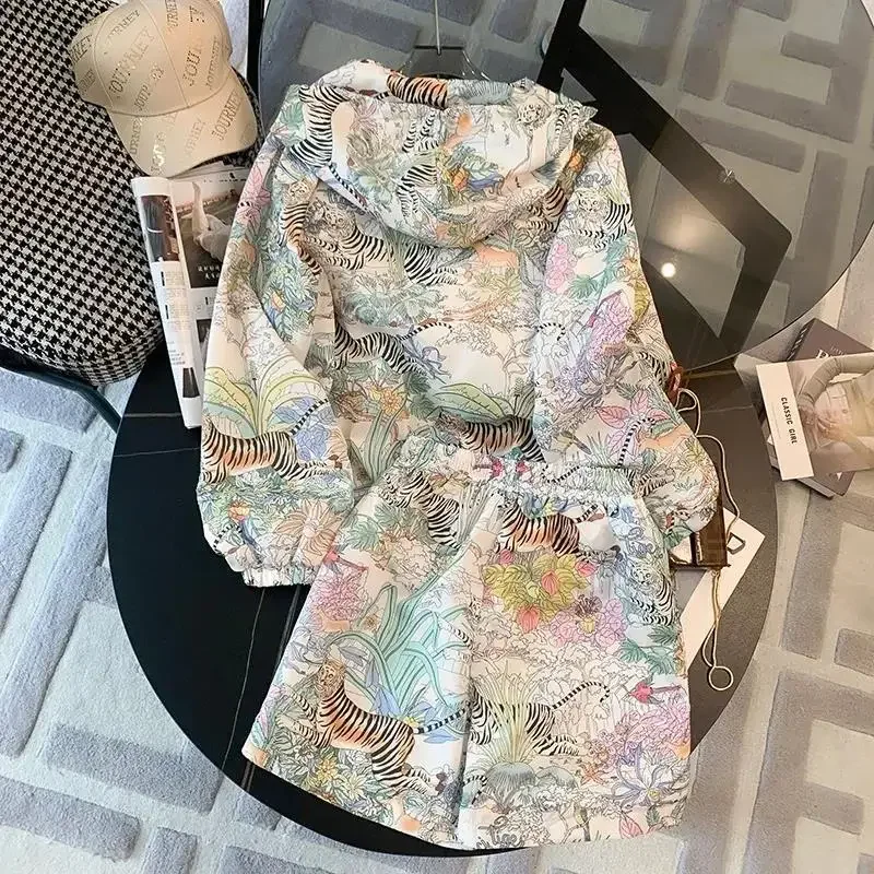 カジュアルスポーツスーツ女性のための夏の日焼け止めジャケットルーズファッショナブルなショーツファッショナブルなツーピーススーツ JJ24