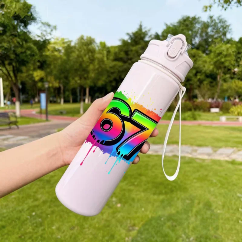 Garrafa de água esportiva de desenho animado com estampa fofa de 750ml 26oz, reutilizável, essencial para viagem, presente ideal para festival de aniversário