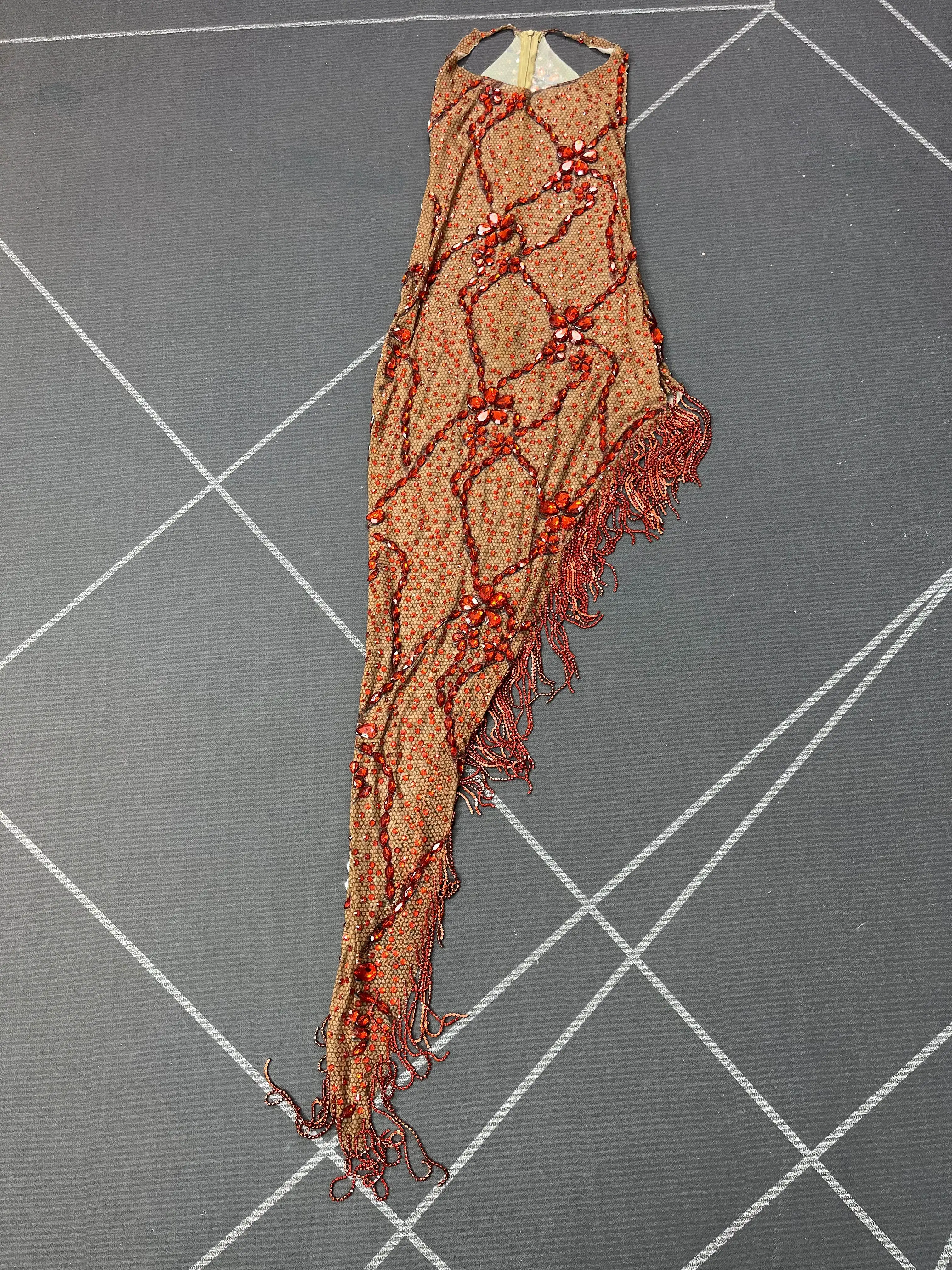 럭셔리 크리스탈 프린지 이브닝 드레스 라인스톤 생일 섹시 홀터넥 비즈 드레스 공연 컬렉션 canghonghua