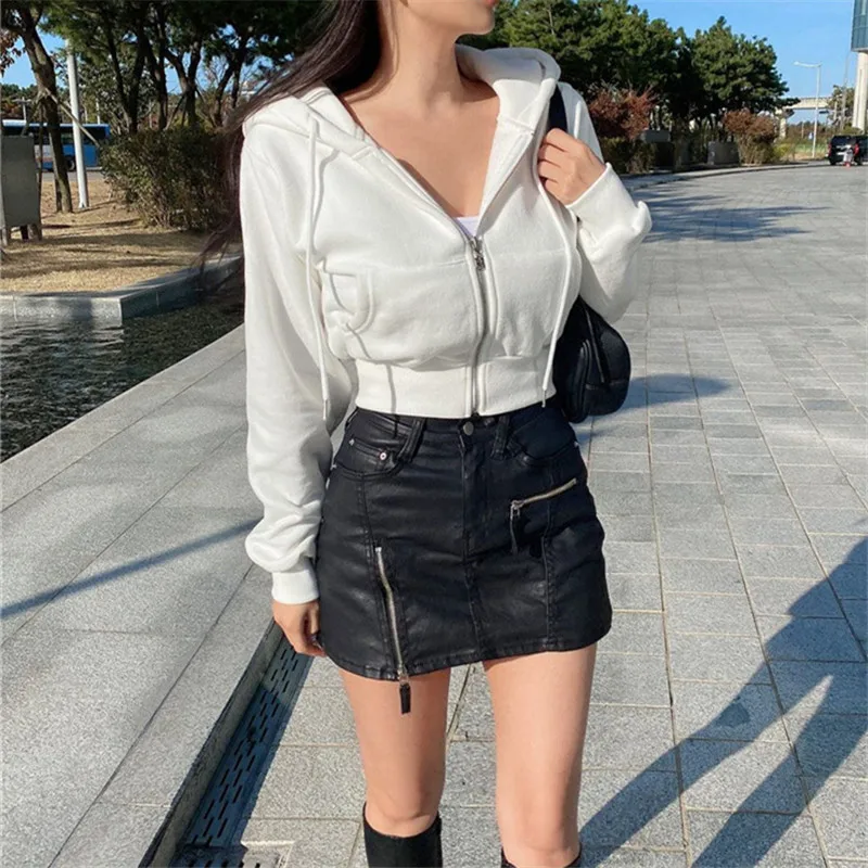 

The 2025 autumn/winter new Korean-style hooded high-waisted casual zippered cardigan jacket is a fashionable and sporty short sw