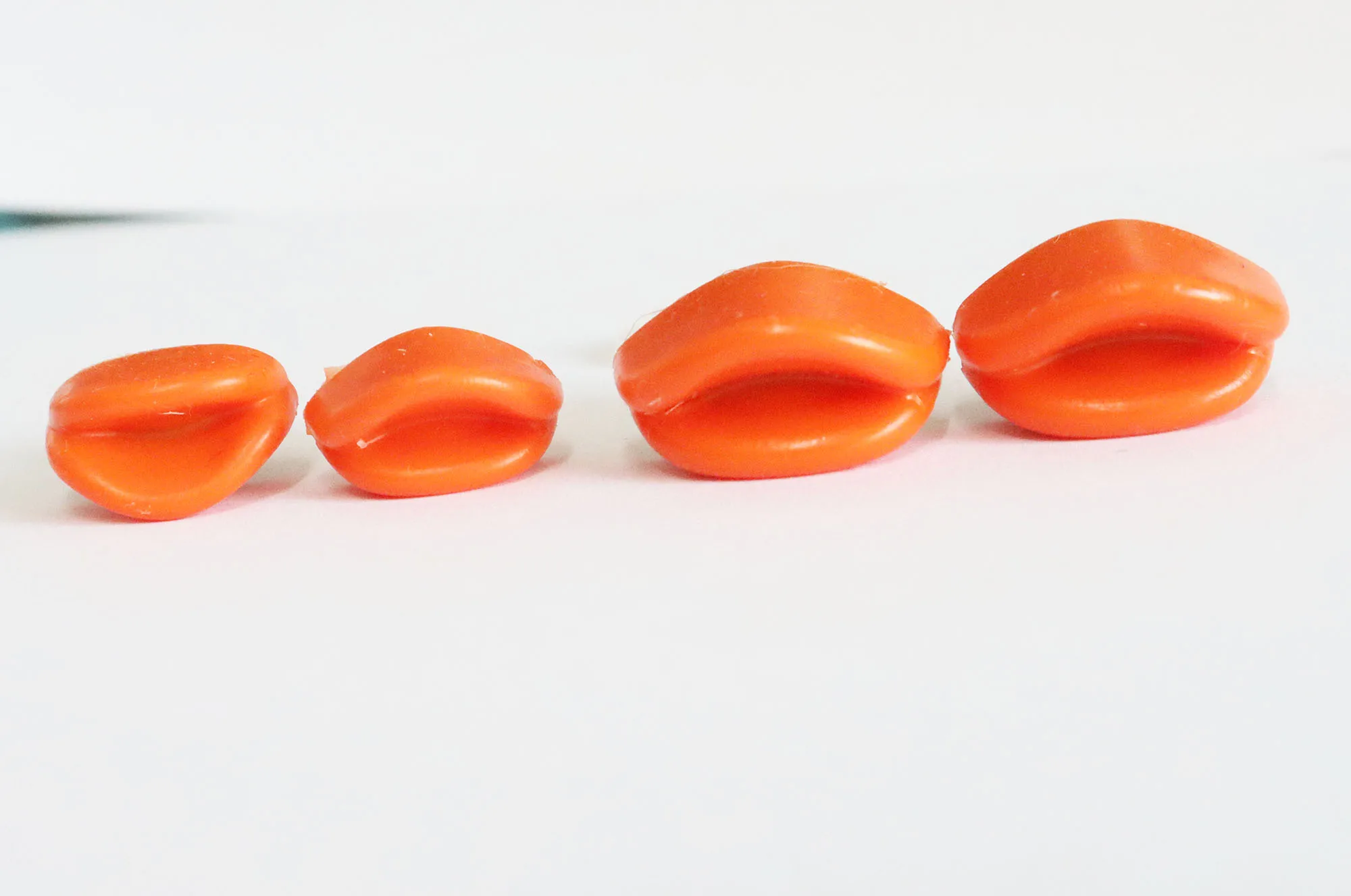 50 Stück/Los Neue Weiche 18MM 24MM 30MM Orange Farbige Tiermund-Plastikspielzeugteile mit Handpress-Unterlegscheibe – Größenoptionen – Detail 3