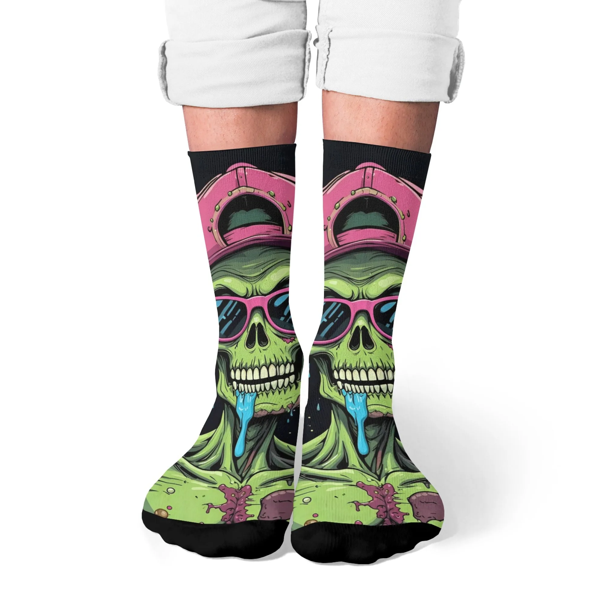 جوارب جمجمة داكنة قابلة للتنفس ومضادة للانزلاق وقاعدة رمادية داكنة مع قبعة وردية بحافة جمجمة وحل أزرق مثالي لمجلسات حديقة التزلج