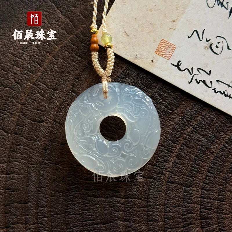 Natural white chalcedony cat paw pendant, agate lychee ice cat paw necklace, live stream supply jade jewelry necklace