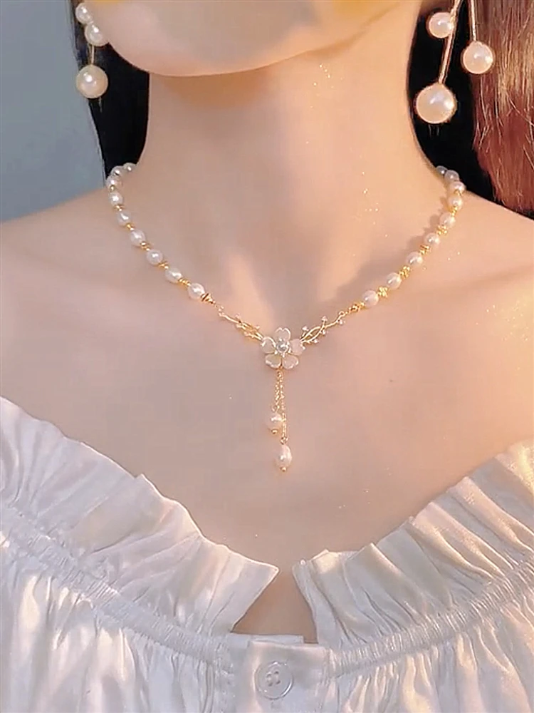 

Natural Freshwater Pearl Necklace Fashion Best-Seller Clavicle Chain Female Niche Design Temperament Nameless Flowers Necklace