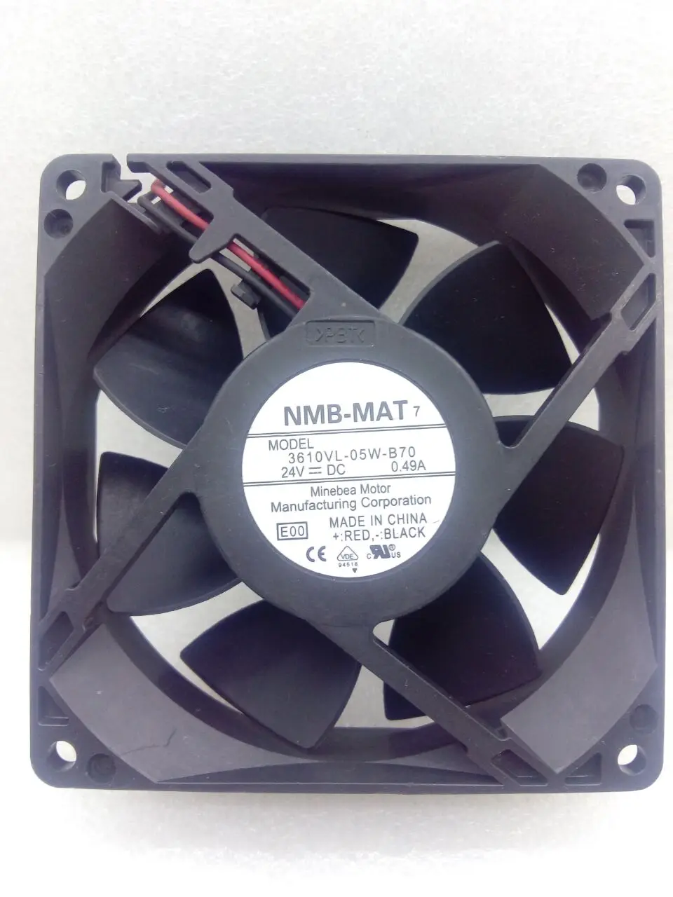 

НОВЫЙ ОРИГИНАЛЬНЫЙ 3610VL-05W-B70 24 В постоянного тока 0,49 А 9025 90x90x25 мм Охлаждающий вентилятор Радиатор