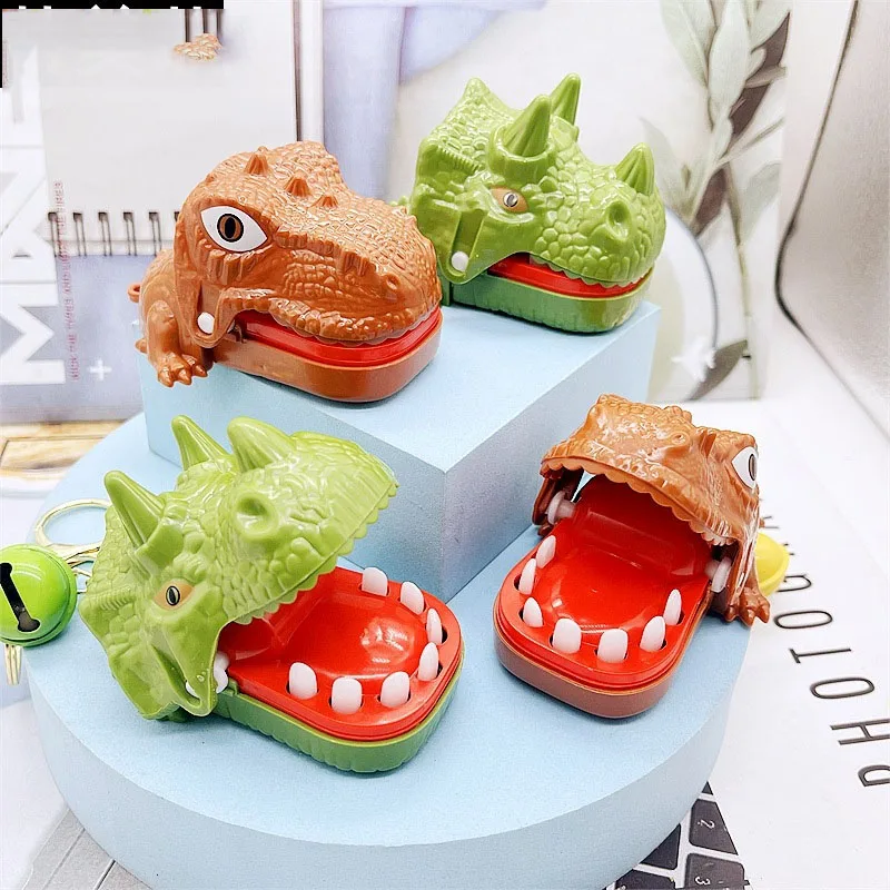 

Мультяшный брелок-крокодил, игрушка-прикол с эффектом укуса пальца, антистресс-подарок, для мобильного телефона, школьного рюкзака, креативный кулон