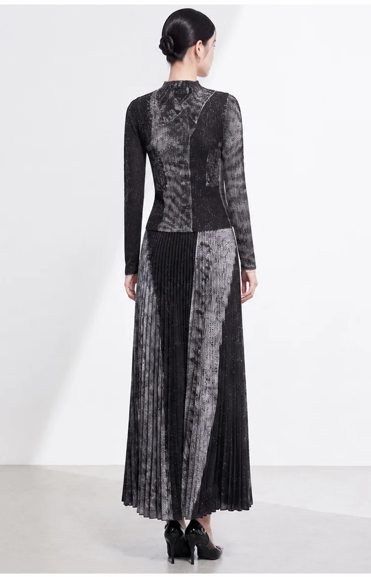Women's complete outfit: slim-fitting, stretchy, long-sleeved T-shirt, base layer, loose pleated skirt, Miyake set