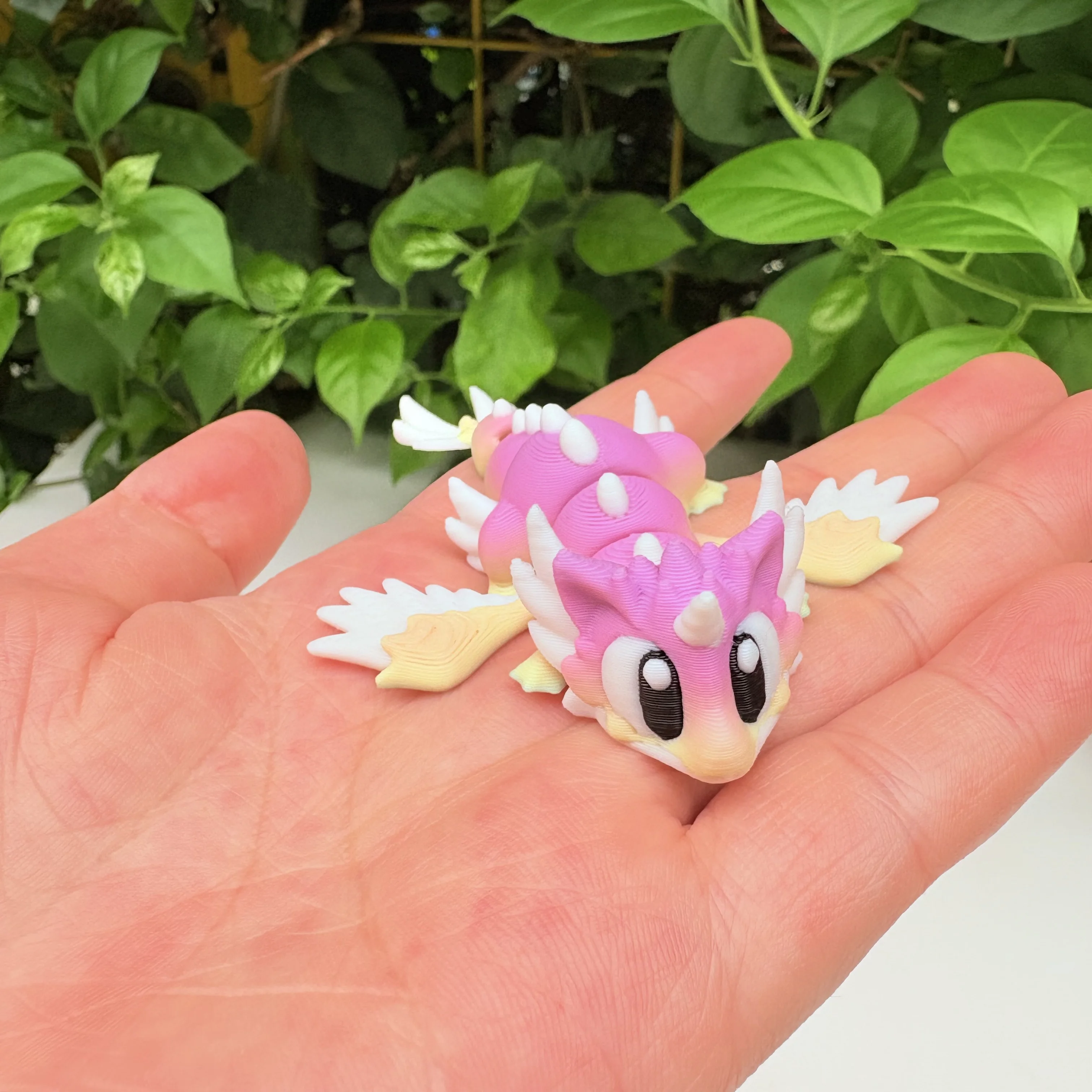 3D Printed Articulated Baby Dragon Figurine, Hatching Dragon with Fantasy Egg, Poseable Dragon Desk Decor, Collectible Gift