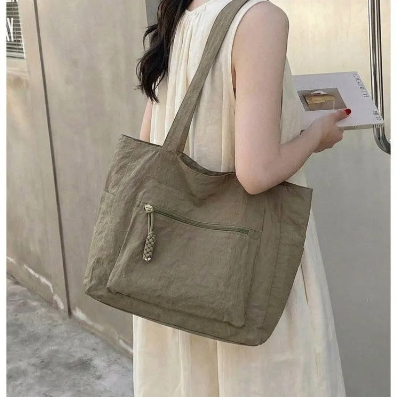 カジュアルでシンプルな女性用トートバッグ、高級レザー、ハイエンドでエレガント、トレンディなクロスボディメッセンジャーハンドバッグ