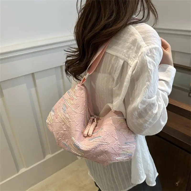 

Versatile Casual Daily Commuting Shoulder Bag, Fashionable and Simple Large Capacity Embroidered Thread Diagonal Cross Tote Bag