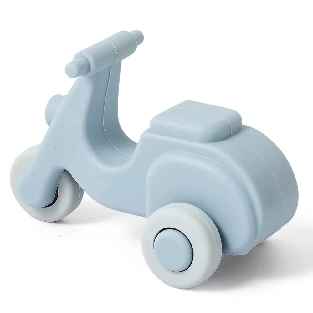 Bebida de seguridad educativa Montessori suave sin BPA del coche de silicona de la historieta multifuncional