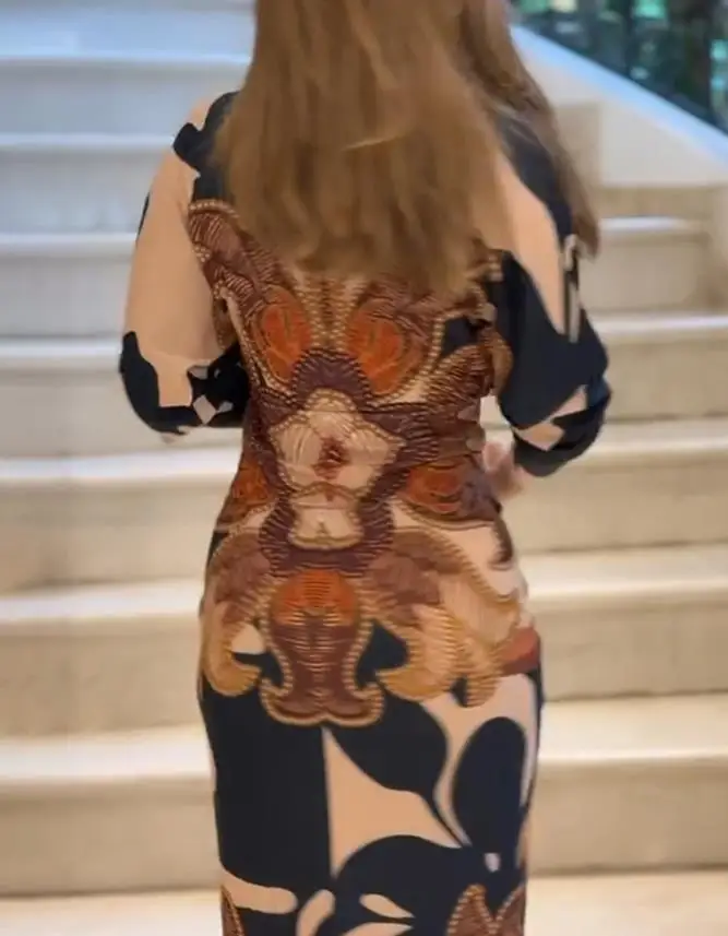 فساتين راقية نسائية 2025 صيف أحدث خمر الباروك كم طويل Bodycon فستان عادية يغرق الخامس الرقبة سليم صالح ميدي فستان