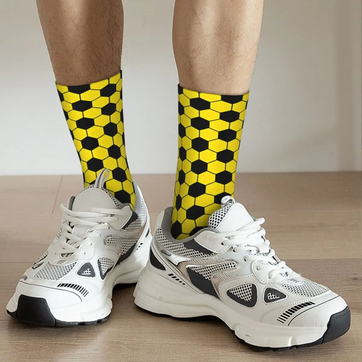 Z1 kaus kaki motif sepak bola segi enam kuning dan hitam, baju A-Line, kaus kaki Retro Harajuku gaya jalanan, kaus kaki kru mulus baru