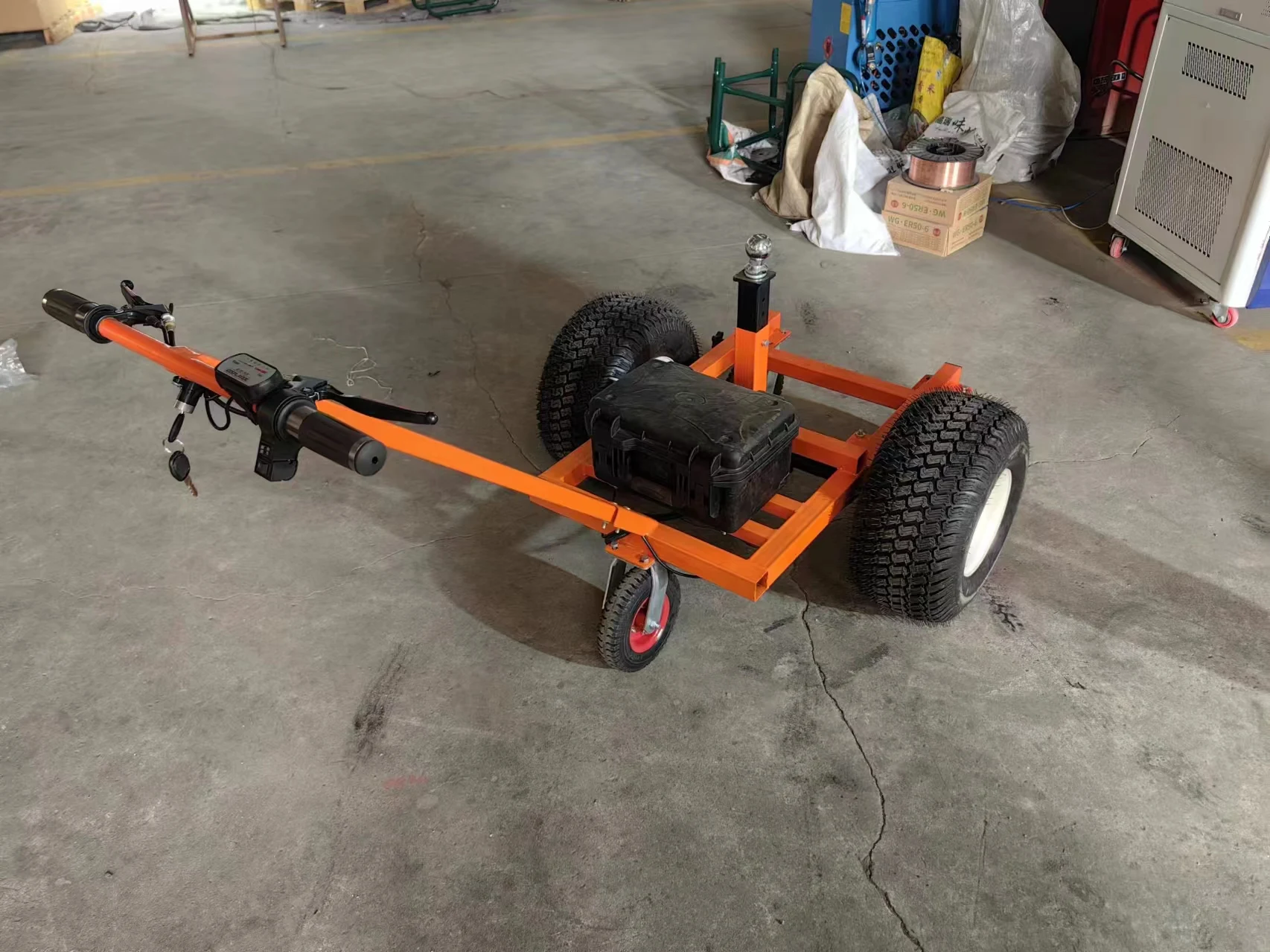 عربة يدوية ثلاثية العجلات قابلة للتخصيص، مقطورة معدنية كهربائية ذاتية الدفع، أدوات تخزين منصة فولاذية مطلية بالمسحوق