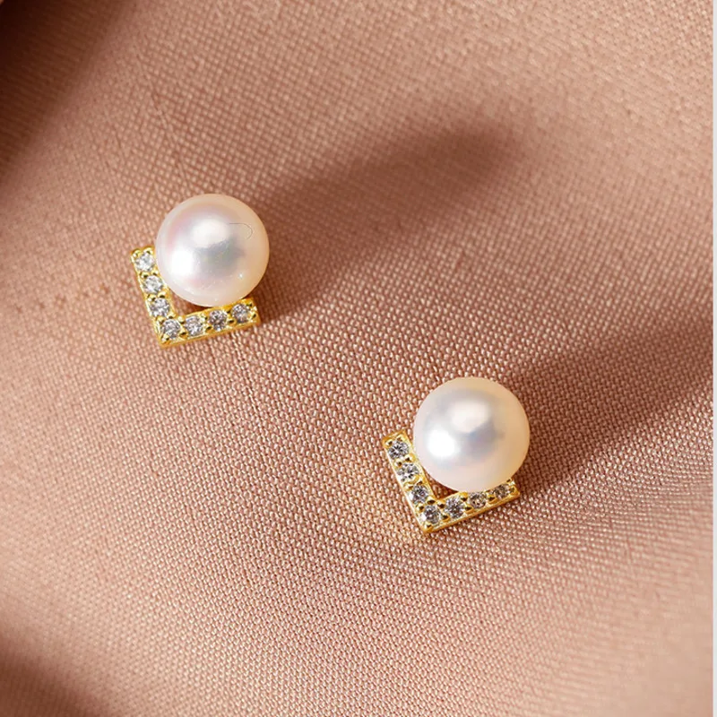 Korean Pearl Ear Studs Women's Small Group Design Delicate Diamond inlaid V-shaped Ear Studs in Fashion Ear Accessories