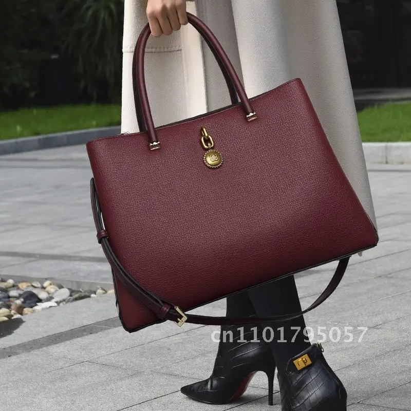 Large Capacity Shoulder Tote Bag, High-End Luxury Handbag, Fashionable Commuting Women'S Crossbody Bag
