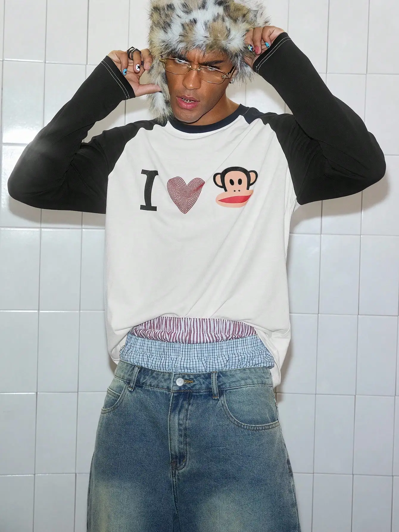 

Мужская футболка с длинным рукавом реглан, украшенная стразами в виде сердца и мультяшного лица, в повседневном уличном стиле