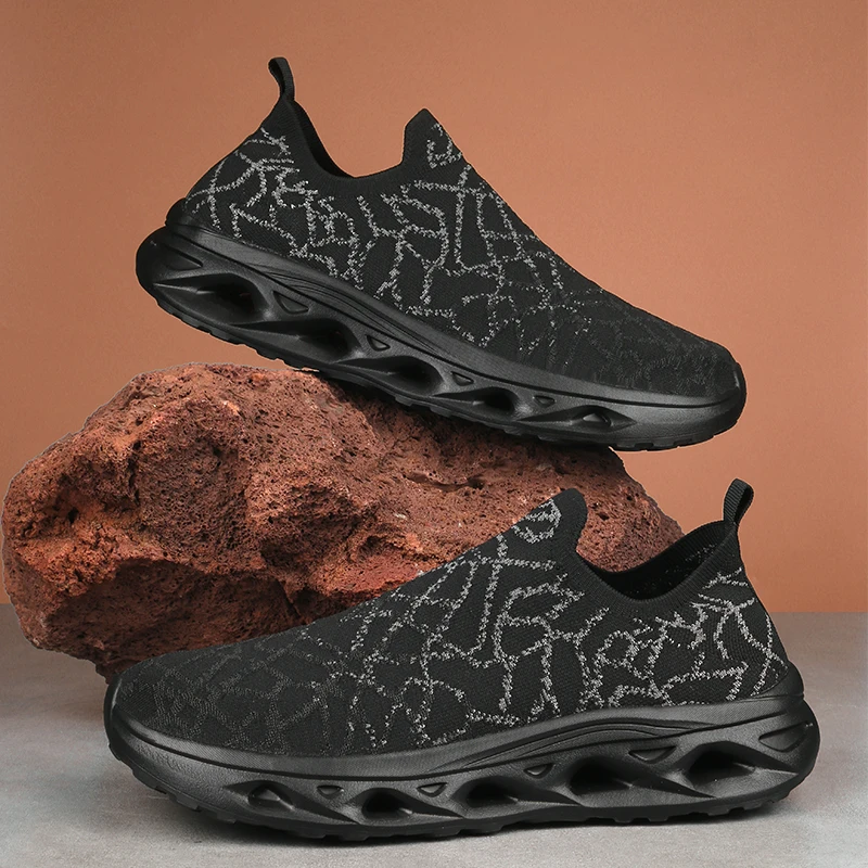 أحذية رياضية رجالي عادية 2025 جديد شبكة الشتاء خفيفة الوزن توسيد متعدد الألوان اليومية في الهواء الطلق التنقل أحذية للمشي للرجل