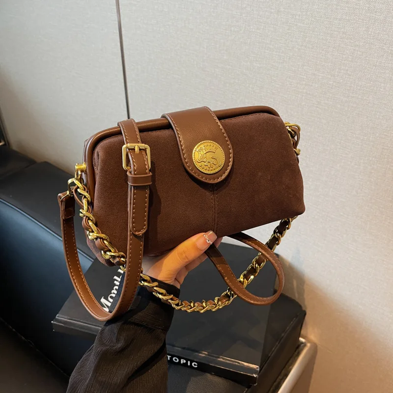 

Premium Niche Design Bag Women's 2025 New Retro Matte Sophisticated Premium Messenger Bag Women's Chain Clip Small Square Bag
