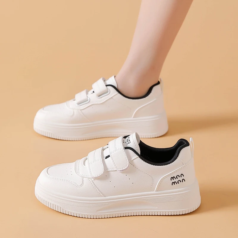 Zapatos de mujer, zapatos blancos pequeños antideslizantes de fondo plano, zapatillas informales de suela blanda para mujer, zapatos planos versátiles para estudiantes