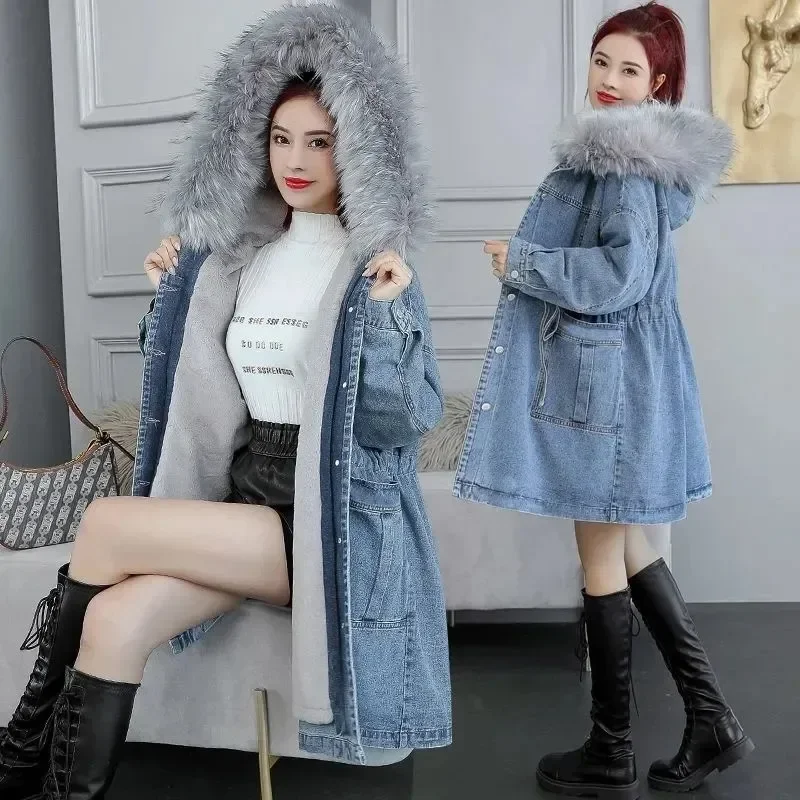 

Женское джинсовое пальто, новинка 2023, зимние пальто, Толстая шерстяная джинсовая куртка, Корейская свободная длинная одежда с капюшоном и меховым воротником, женская верхняя одежда