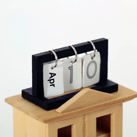 1PC Miniature Simulation Calendar Dollhouse Decoration Props Creative Flip Calendar Scene Building Model for Collectors