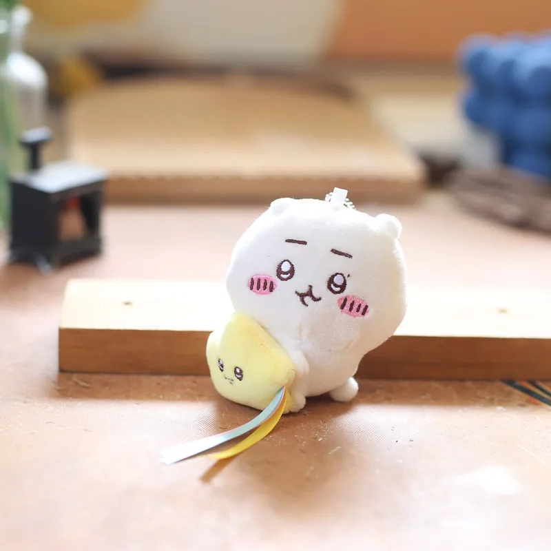 chiikawa cute and adorable star-shaped small pendant plush toy doll chiikawa keychain doll holding a shooting star Can be twiste