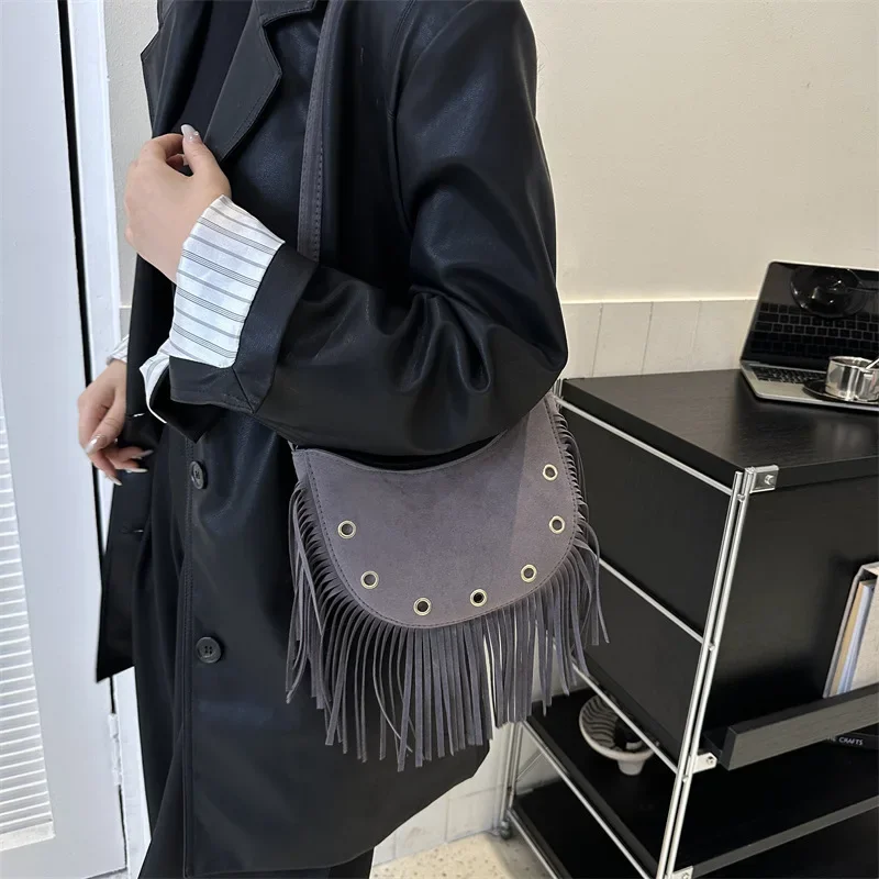 Luxury Women Brand Suede Crossbody Bag Retro Rivet Tassel Saddle Messenger Bag Winter Fashion Trend