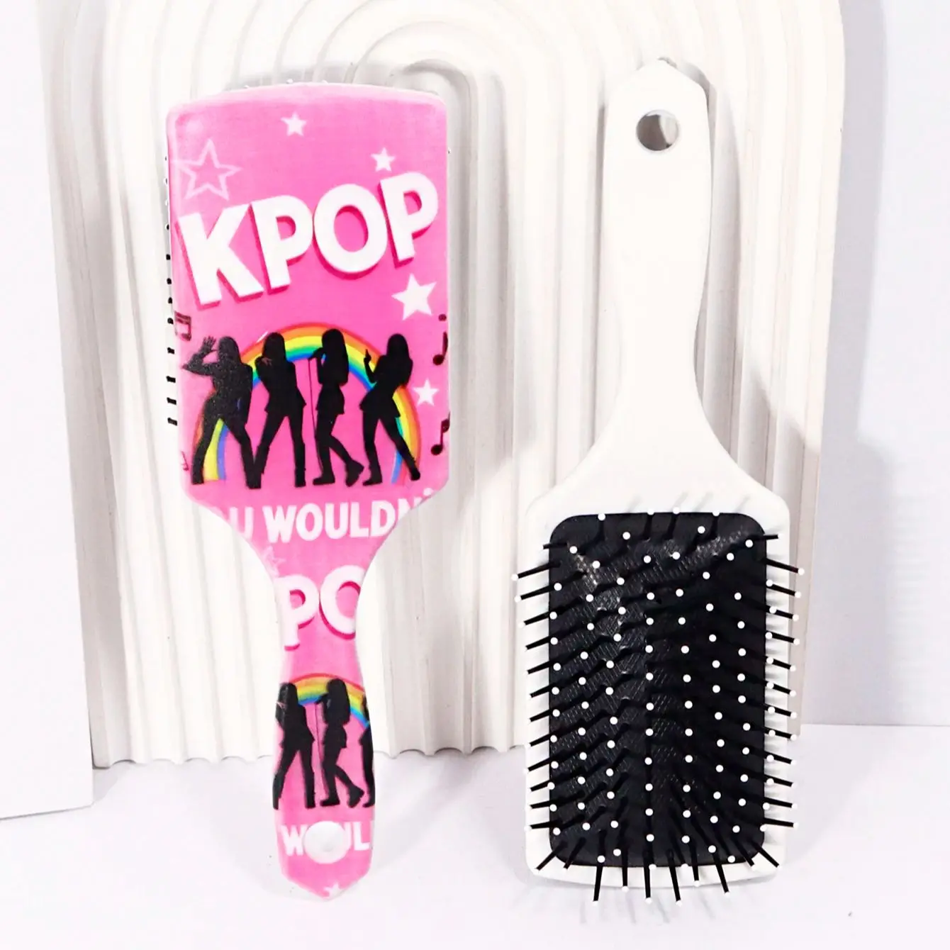 

Щетка для волос на тему музыки KPOP, ручка из АБС-пластика и нейлоновая щетина, идеальный подарок для любителей KPOP, специально для париков из натуральных волос