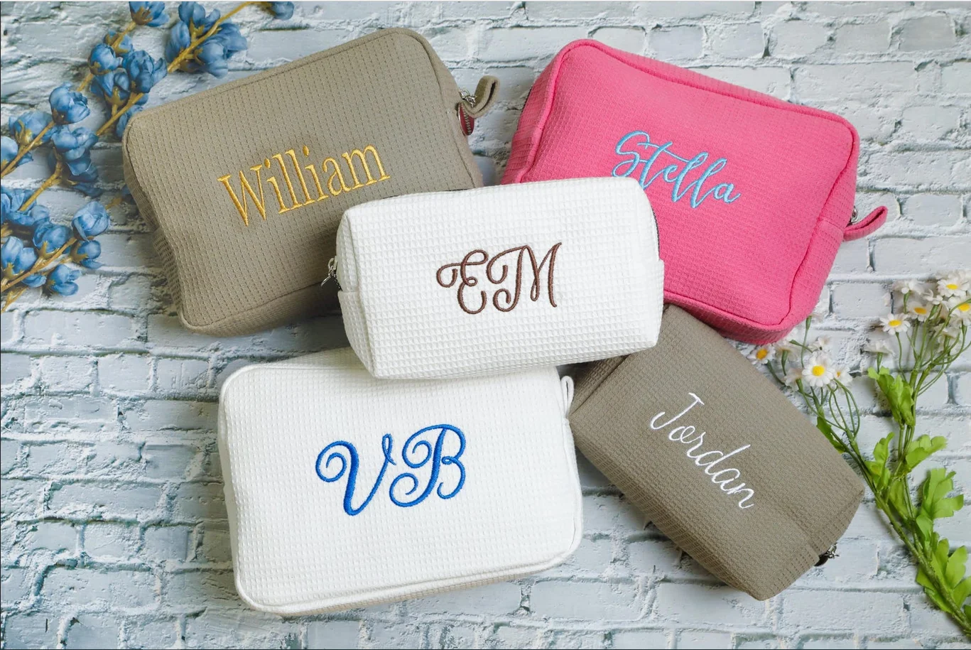 Bolsa de maquillaje bordada con monograma personalizado con letras iniciales de nombre Bolsa de aseo personalizada para damas de honor Regalo de boda para ella