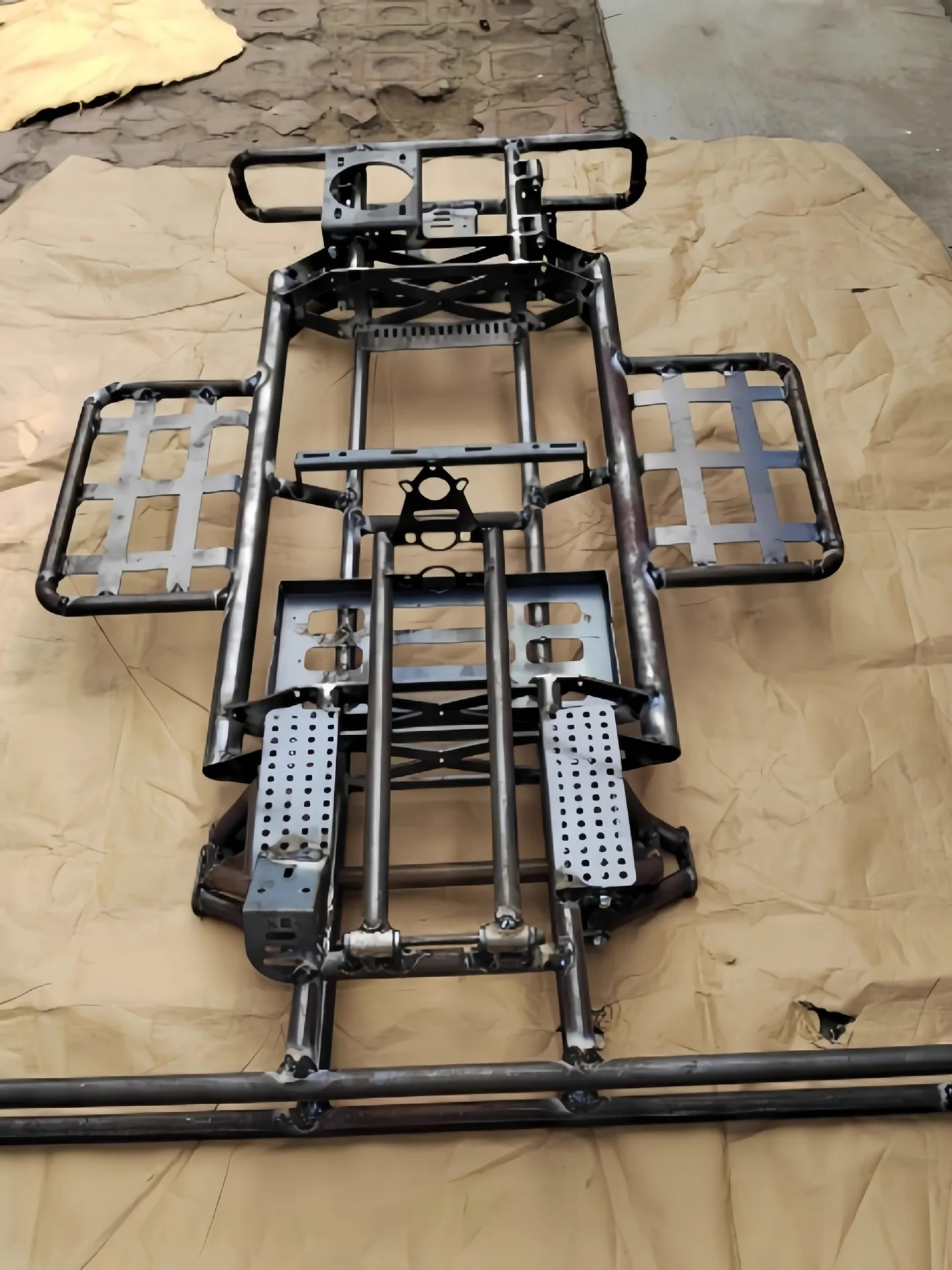 Kit completo fai-da-te per telaio kart a quattro ruote, telaio modificato in tubi d'acciaio per fuoristrada elettrico a quattro ruote, modello di successo online