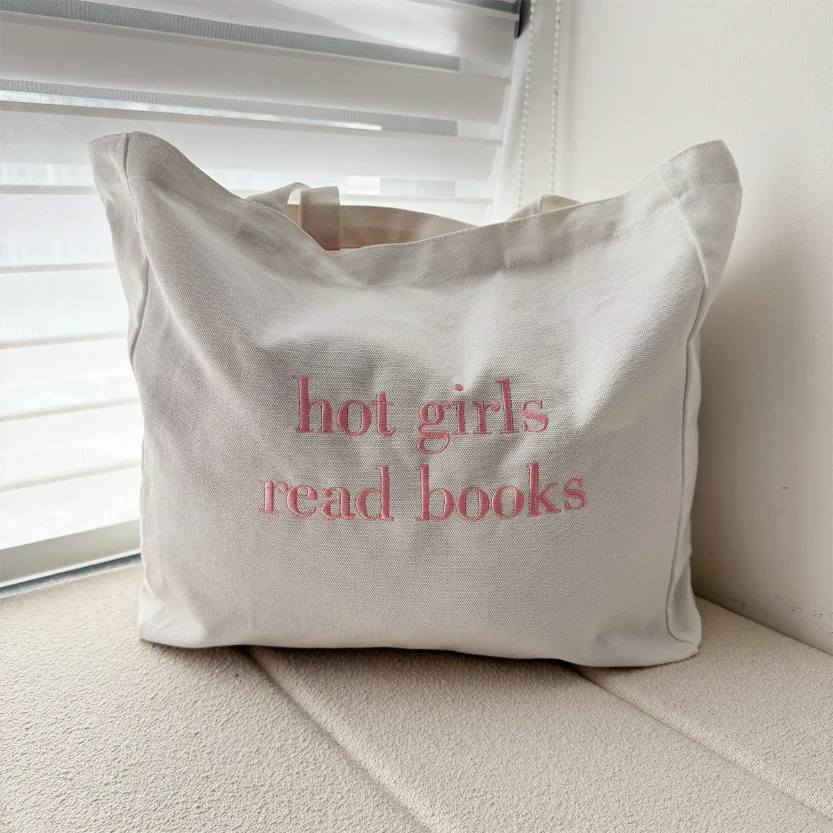 Hot Girls Read Books Letters Embroidered Printing Cotton Canvas Shoulder Bags Vintage Ladies Street Shopping Bags Reusable