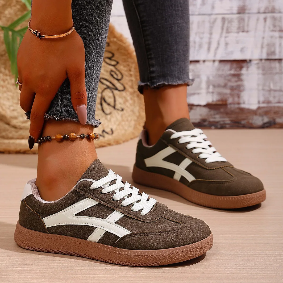2026 Herbst Damenmode Wildleder-Sneaker mit Doppelschnalle und Metall-Details Leichte Atmungsaktive Bequeme Freizeitschuhe – Detail 8