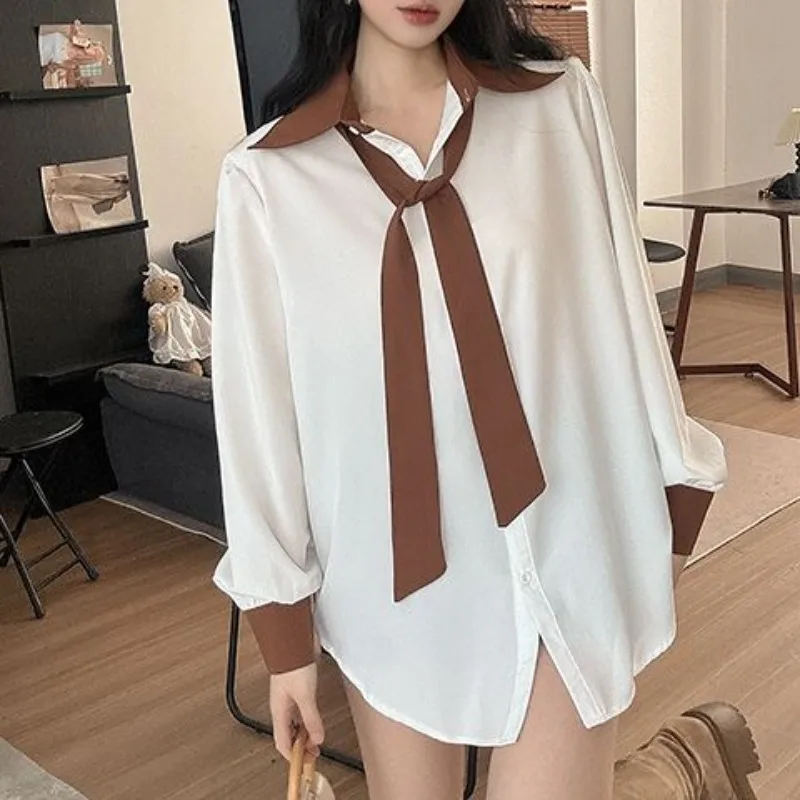 

Летняя модная новинка 2026: Женская молодежная элегантная рубашка с отложным воротником, однобортная, с комбинированным дизайном, свободного кроя