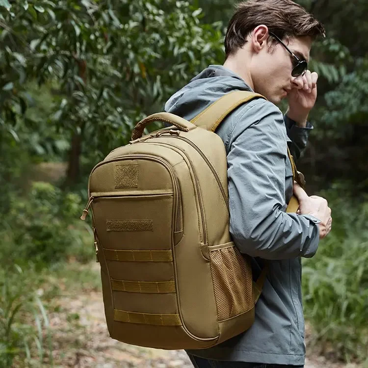 Multifunctionele USB-rugzak met grote capaciteit Cool Walker Lichtgewicht bergbeklimmen Sportrugzak Tactische tas