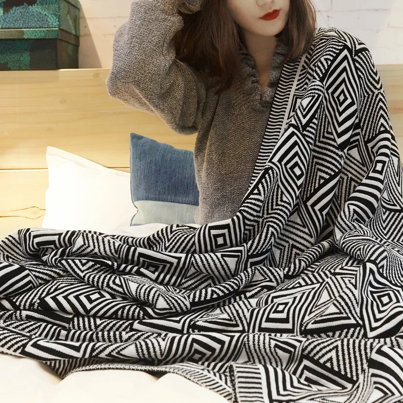 Nordic Style Blanket Geometric Sofa Blanket Leisure Tapestry Bohemian Decorative Rugs Home Tassels Blankets White Black