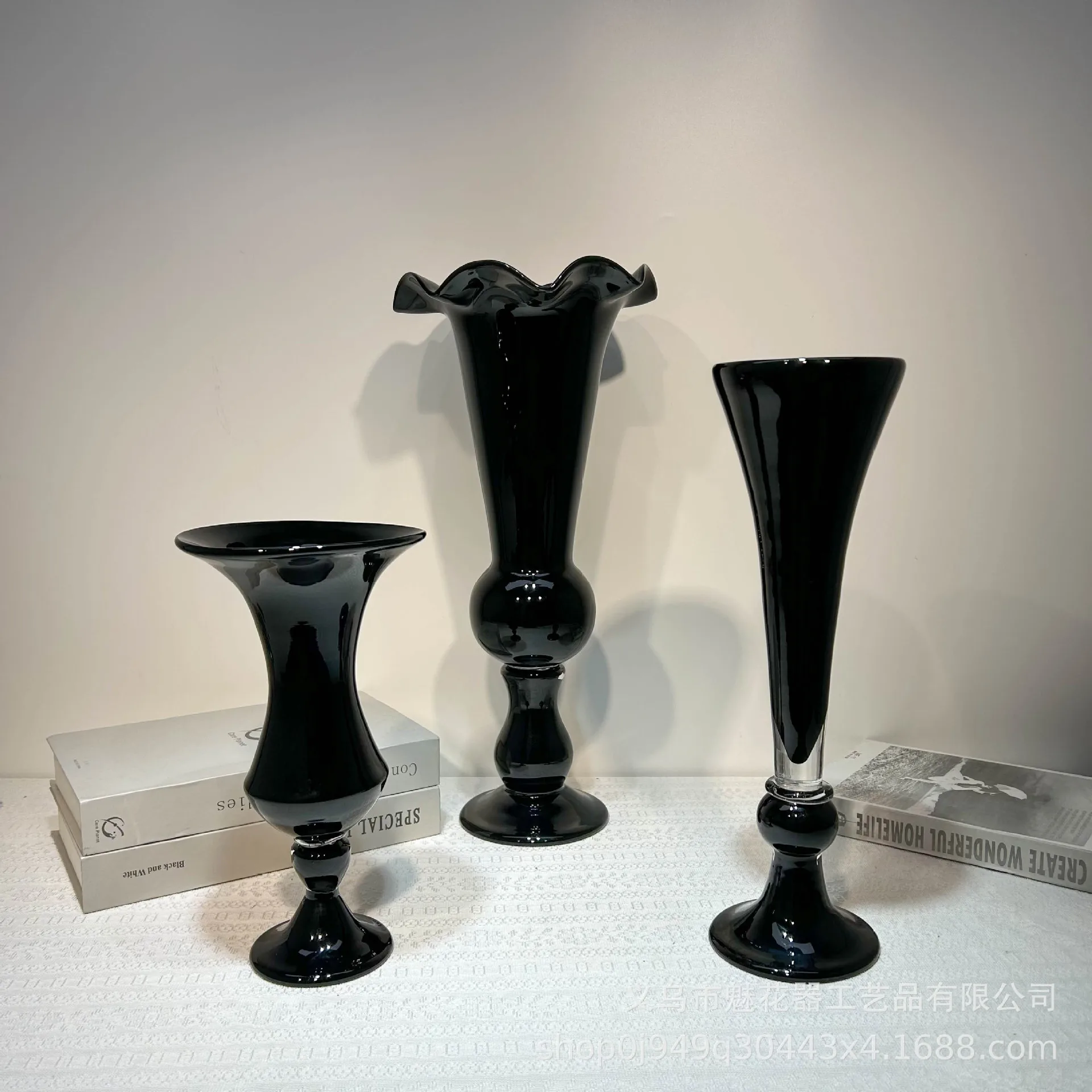 Classic black and white hand-squeezed edge glazed Fenton vase home entrance advanced flower arrangement model room decoration