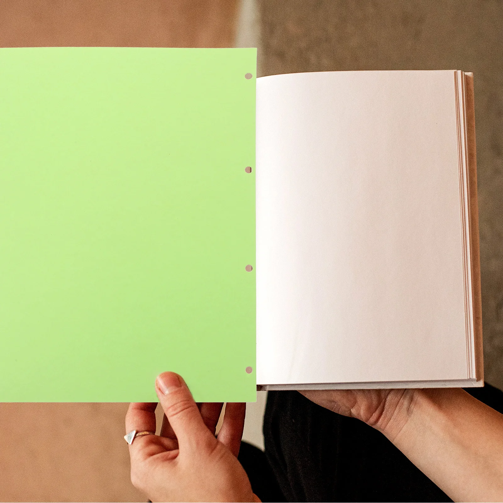 2 juegos de separadores de carpetas de colores, pestañas de índice de cuaderno de hojas sueltas de 4 agujeros, prácticas para cuadernos, informes y presentaciones