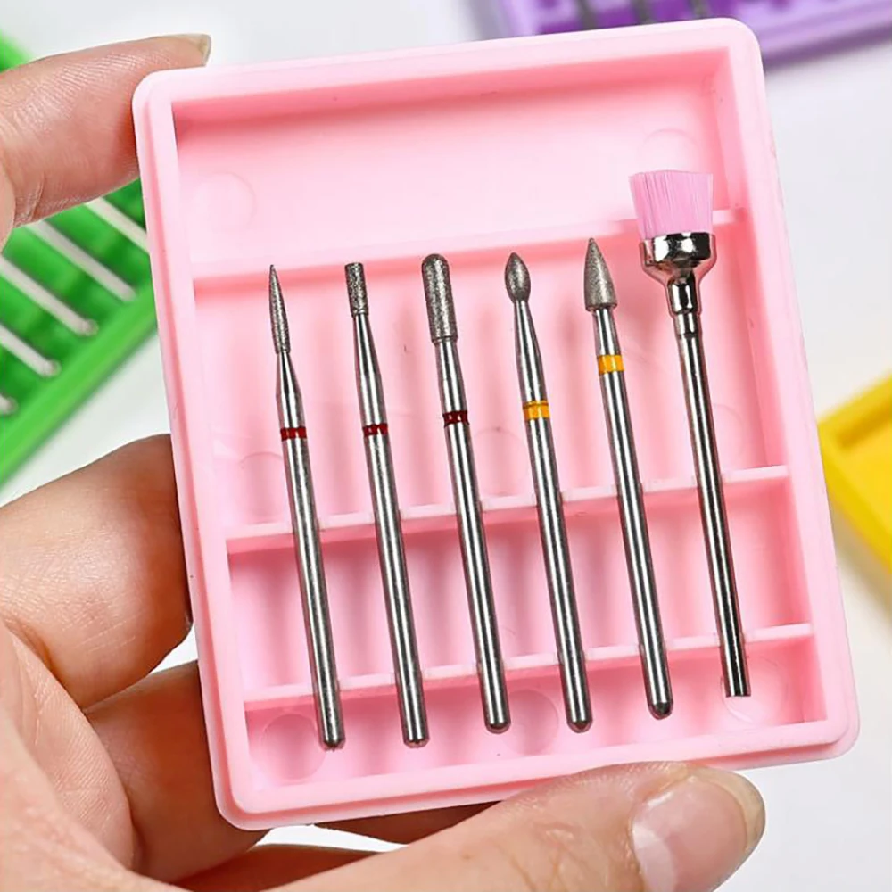 Zestaw 6 frezów do paznokci z etui, profesjonalne narzędzia do manicure i pedicure o różnych kształtach, diamentowe polerowanie, usuwanie skórek.