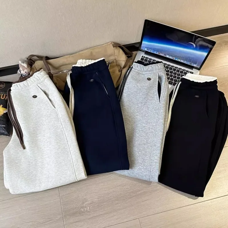 Calça de moletom cinza esportiva de veludo 2025 outono e inverno novas calças casuais soltas e drapeadas leggings para mulheres