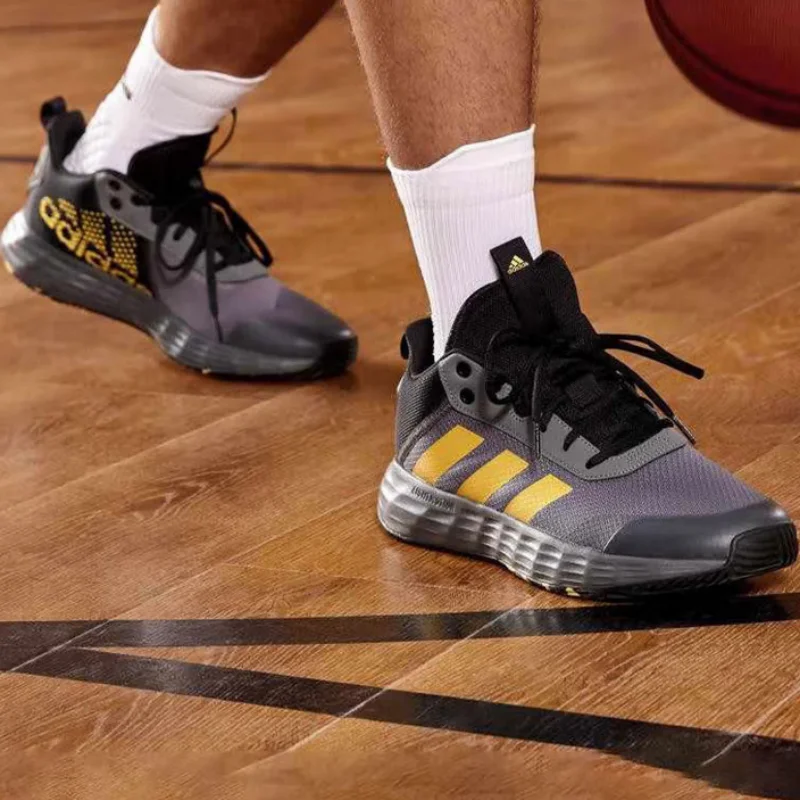 حذاء كرة السلة Adidas عالي الجودة مبطن مع قبضة قوية للرجال، حذاء كرة السلة الجديد Ownthegame 2.0 بقبضة قوية، حذاء كرة سلة رياضي كاجوال أنيق متعدد الاستخدامات للتدريب على المحكمة، موديل Gw5483 #3