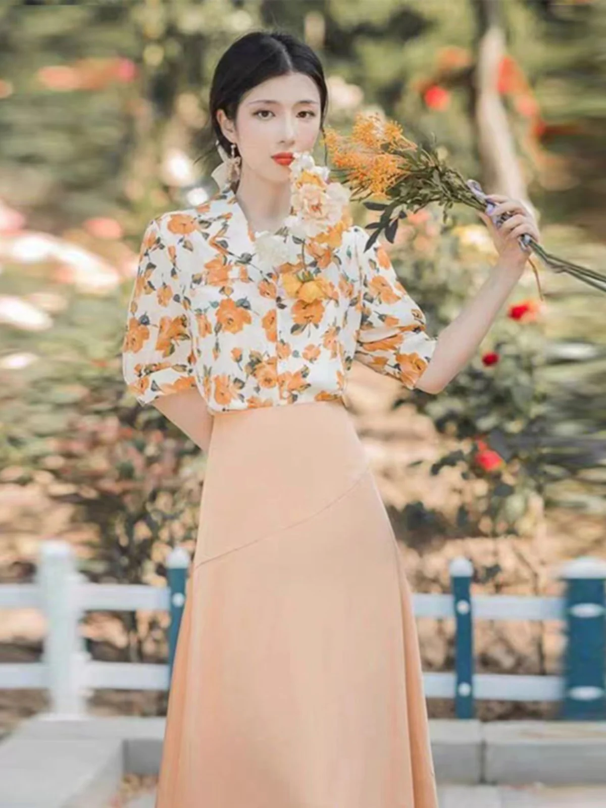 

Retro Hong Kong Style Short Sleeve Women's Shirt Floral Print Dress Spring Design Unique Top Bottoms Set Fashionable Ens...
