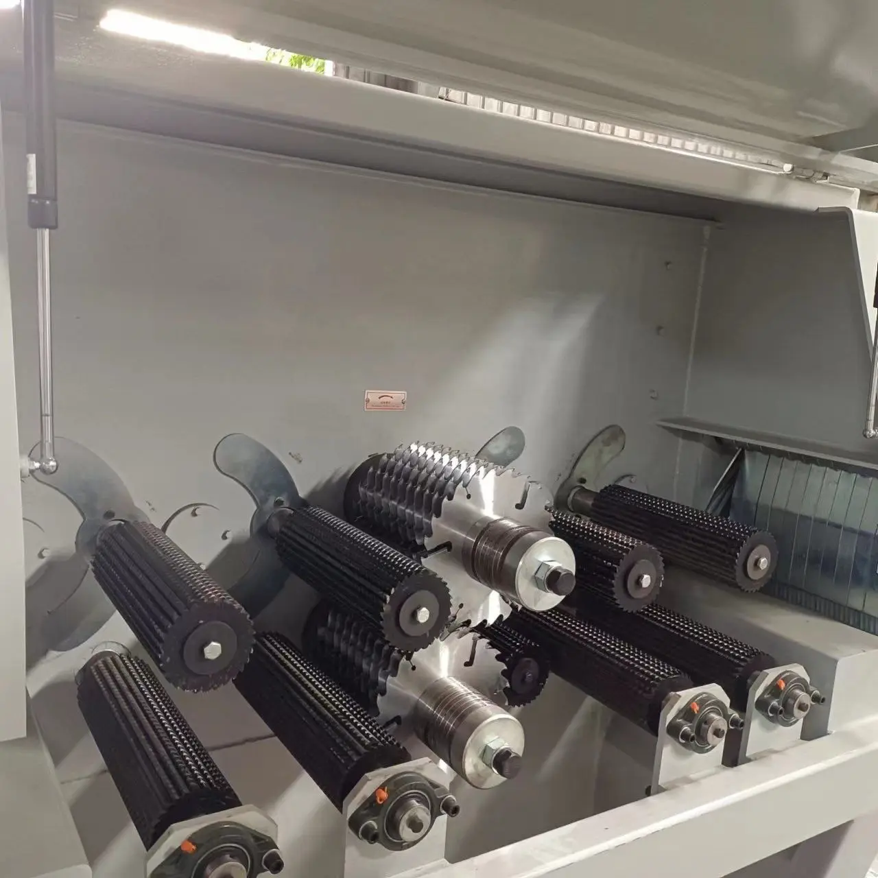 Industrial Wood Log Multi Rip Saw Anti-Vibration Frame Timber Cutting Machine for Long Time Operation